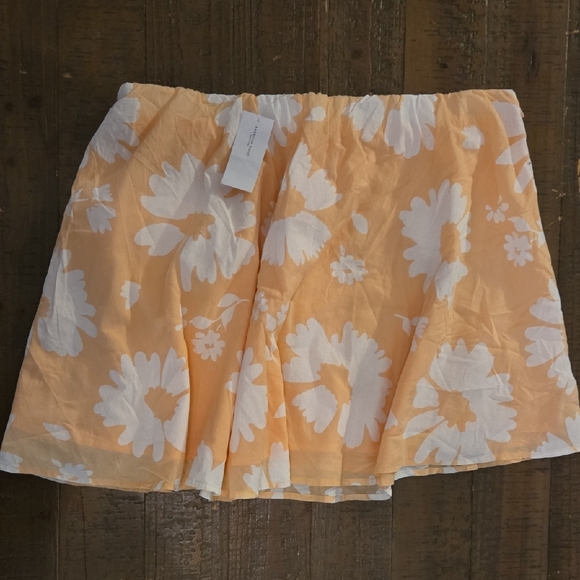 American Eagle Outfitters White and Orange Mini Skater Skirt - Picture 2 of 4
